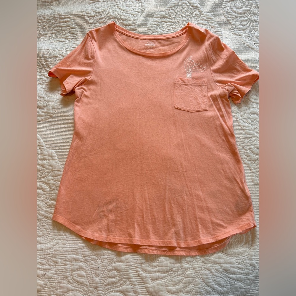 Old Navy Mermaid graphic t shirt, Size M